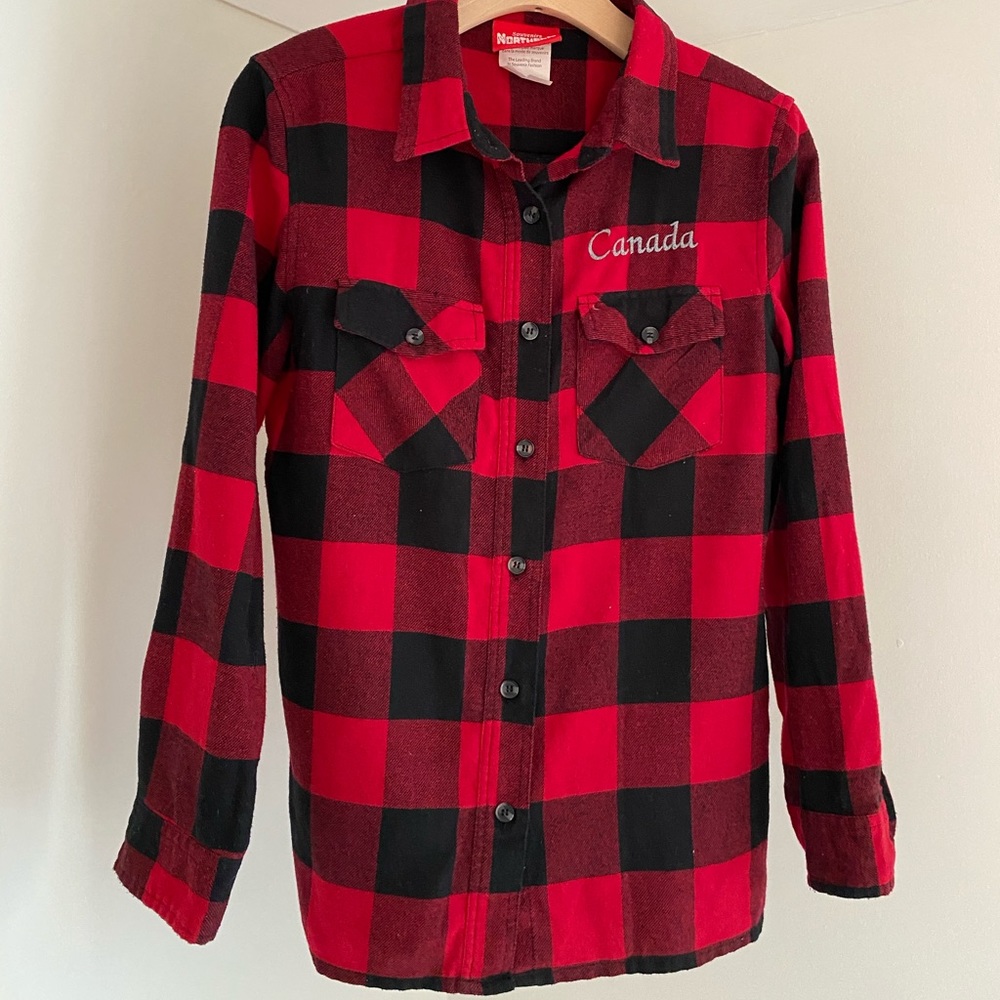 NORTHERN SOUVENIRS Canada Plaid Button-up